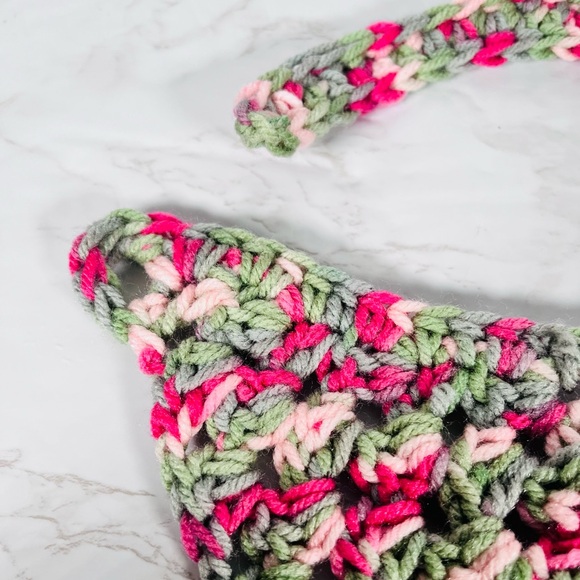 Crochet Pet Bandana With Matching Bag Holder Size Medium / Large - Picture 4 of 14